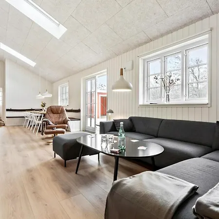 Сasa de vacaciones Awesome Home In Glesborg With Sauna *