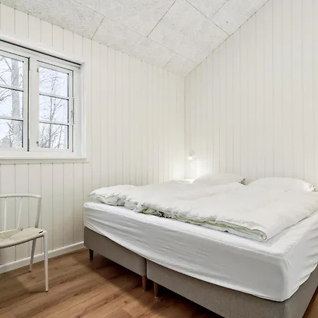Сasa de vacaciones Awesome Home In Glesborg With Sauna