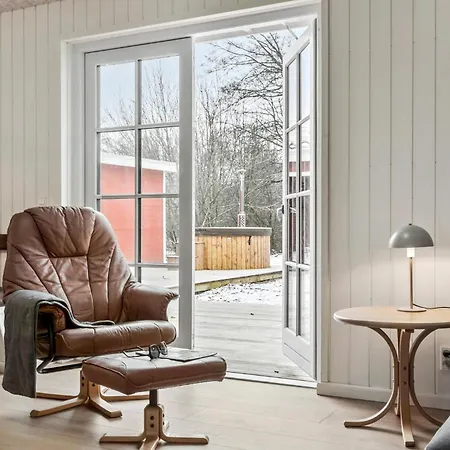 Сasa de vacaciones Awesome Home In Glesborg With Sauna *