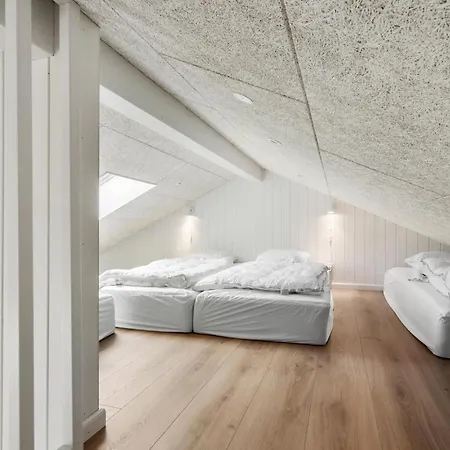 Awesome Home In Glesborg With Sauna *