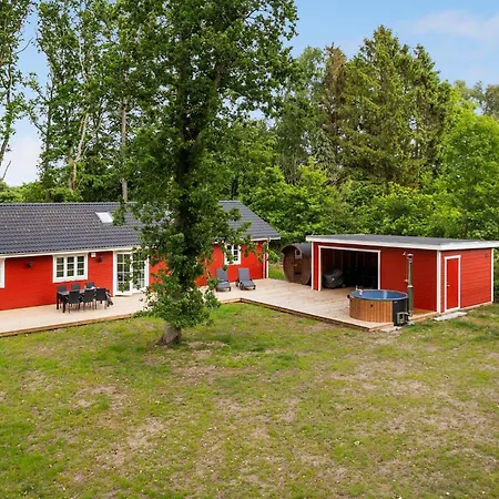 Сasa de vacaciones Awesome Home In Glesborg With Sauna